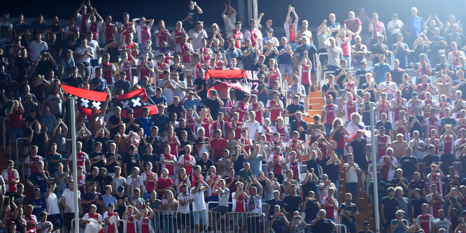 Az UEFA nem engedi idegenbe menni az Ajax és a Frankfurt szurkolóit