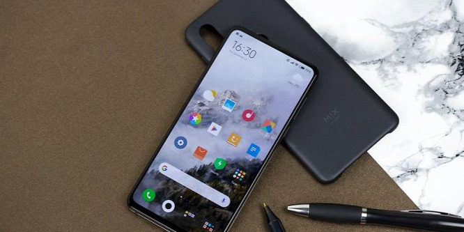 Napokon belül befuthat a Xiaomi Mi Mix 4