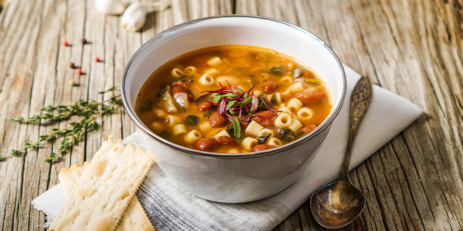 Az olaszok bablevese egy tésztaétel: pasta e fagioli