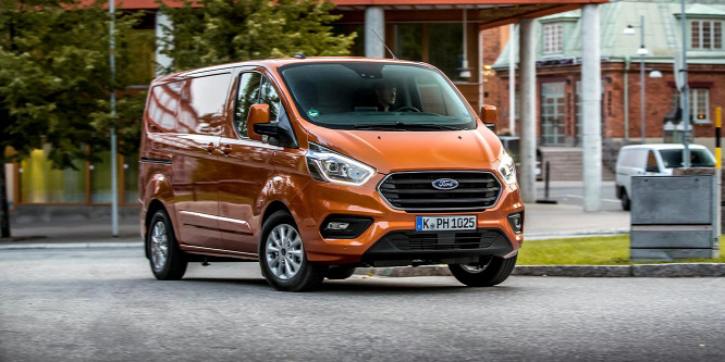 Így költözik be a furgonokba a hibrid hajtás - Ford Transit és Custom PHEV menetpróba