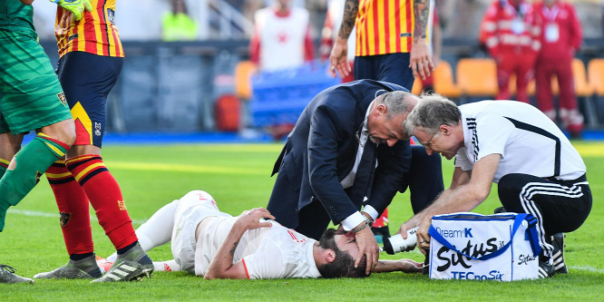 A Juventus sztárjátékosát kiütötte a Lecce kapusa - videó
