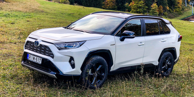 Eszünk ágában sincs visszasírni a dízelt? – Toyota RAV4 2.5 Hybrid teszt