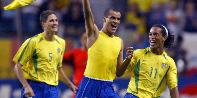Visszaadta a kölcsönt Ronaldinhónak a legendás brazil csatár - videó