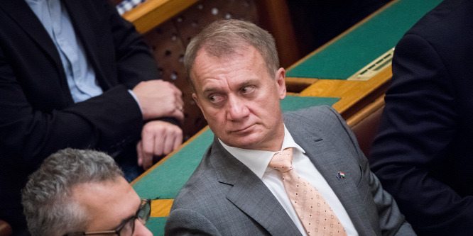 Mandátumot szerzett a DK-s Varju László