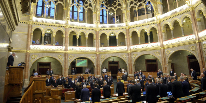 Nem hagyják, hogy az ellenzék harmadosztályú cirkuszt csináljon a parlamentből