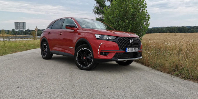 Mintha tanulmányautóval mennénk a közértbe - DS 7 Crossback teszt