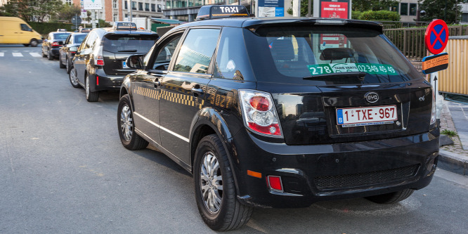 Taxisnak adta ki magát, így erőszakolt meg nőket egy migráns Brüsszelben