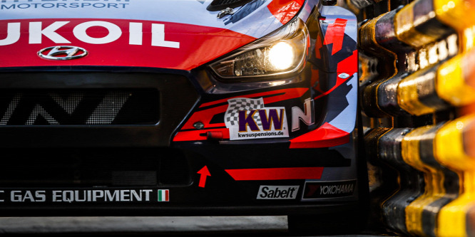 Michelisz 2 pontra feljött, de balesetbe keveredett a makaói időmérőn