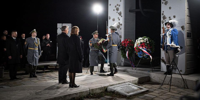 Orbán Viktor részt vett a Bársonyos forradalom emlékére tartott koszorúzáson