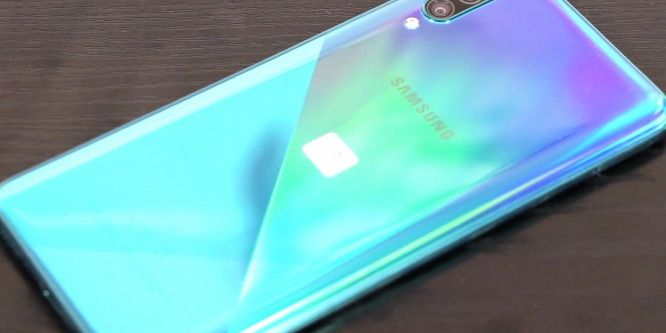 Felturbózott mobillal jön a Samsung