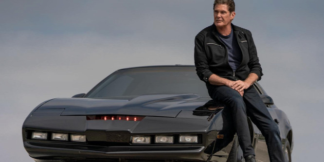 David Hasselhoff újra beül a csodaautójába, KITT-be