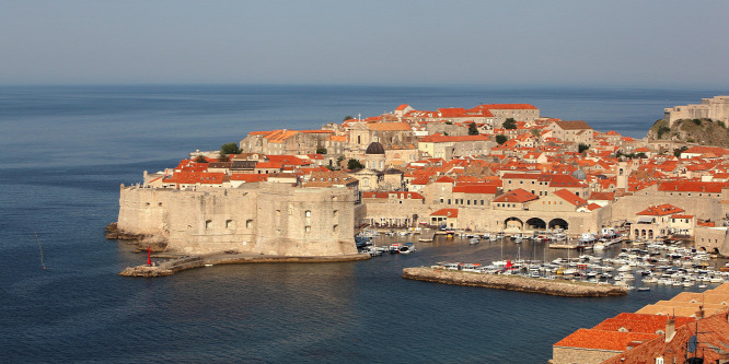 Várnába és Dubrovnikba indít járatot a LOT