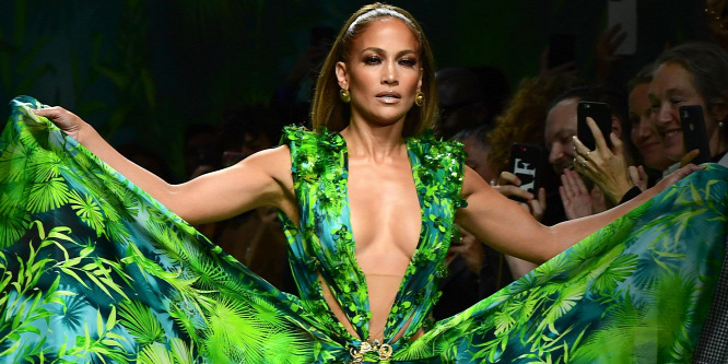 Az 50 éves Jennifer Lopez elképesztően jól néz ki bikiniben