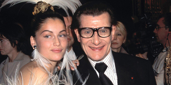 Hihetetlen: 382 ezer euróért kelt el egy Yves Saint Laurent-kabátka