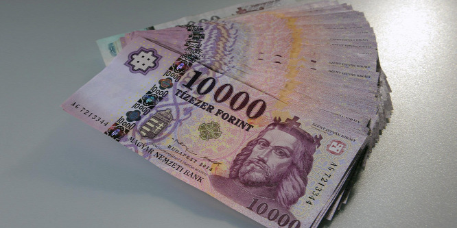 Tovább nőttek az átlagkeresetek, és csökkent a munkanélküliség