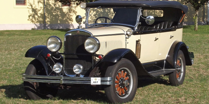 Ha egyszer Amerikából jött, miért jobbkormányos? - Chrysler Model 65 Touring teszt