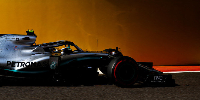 A mezőny éléről és végéről is Mercedes rajtol az F1-es szezonzárón
