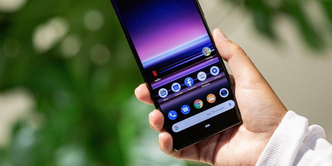 A kompakt mobilok szerelmeseinek kedveskedne a Sony