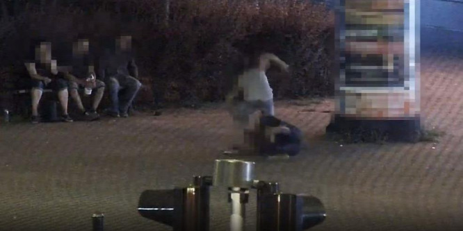 A Fogarasi úti parkban verekedett össze két hajléktalan – videó