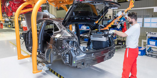 Leáll a termelés a győri Audi-gyárban