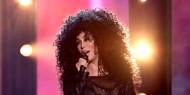 Cher 73 évesen is díva: szexi ruhában mutatta meg magát - Fotó
