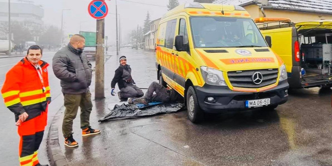 Bajba kerültek a mentősök, azonnal érkezett a segítség