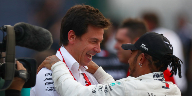 Hamilton és Wolff a Ferrarihoz, Alonso a Mercedeshez tart