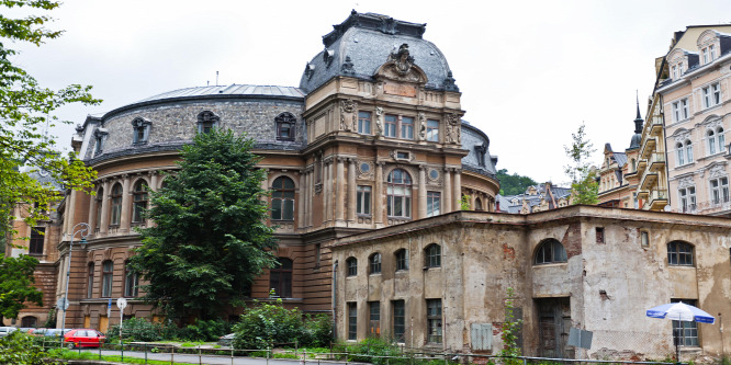 Eredeti formájában helyreállítják Karlovy Vary híres császári fürdőjét