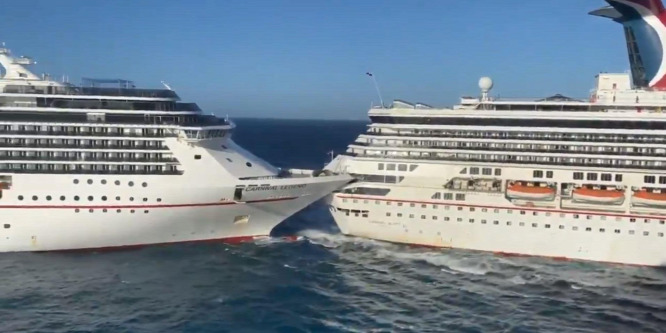 Egymásnak ütközött két hajó a Karib-tengeren – videók