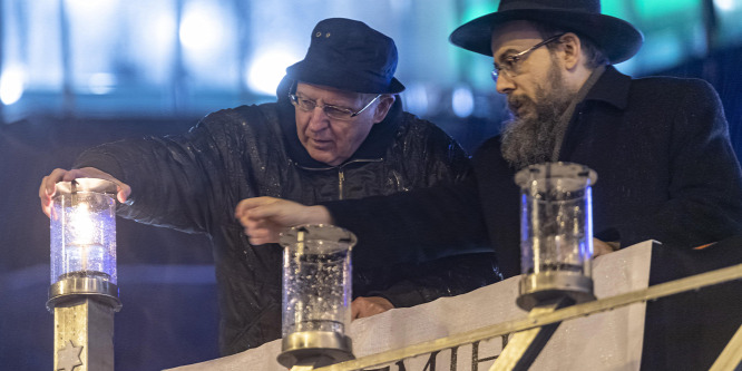 Meggyújtották az első hanukagyertyát a Nyugati téren