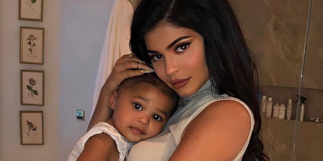 Kylie Jenner és Travis Scott újra egy pár: Stormi szülei kibékültek