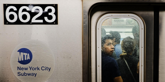 Egy ceruza miatt bénult le a New York-i metró karácsonykor