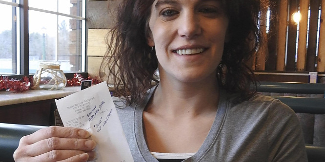 2020 dollár, mintegy hatszázezer forint borravalót kapott egy pincérnő