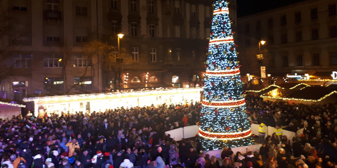Közel hetvenezer liter forralt bor fogyott az Advent Bazilikánál