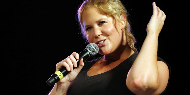 Amy Schumer a rajongóitól kért segítséget