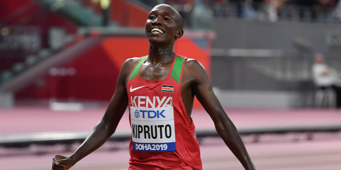Kipruto megdöntötte a 10 km-es világrekordot a valenciai futóversenyen