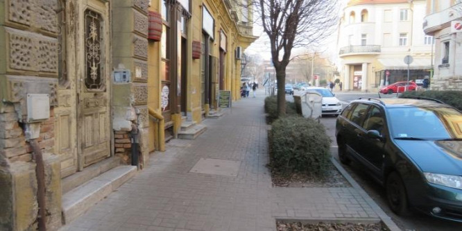 Részegen támadt egy idegenre az utcán, majd kirabolta