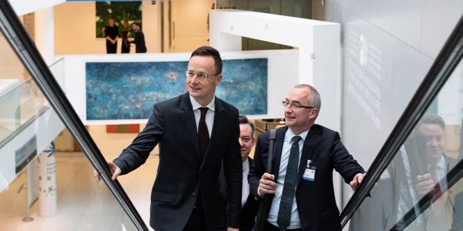 Szijjártó Péter: Sikeres gazdaságpolitikához nincs szükség migrációra