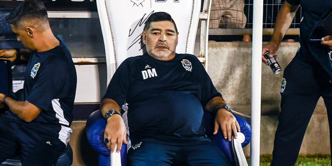 Al Pacino is megirigyelné a trónt, amit Maradona kapott - fotó