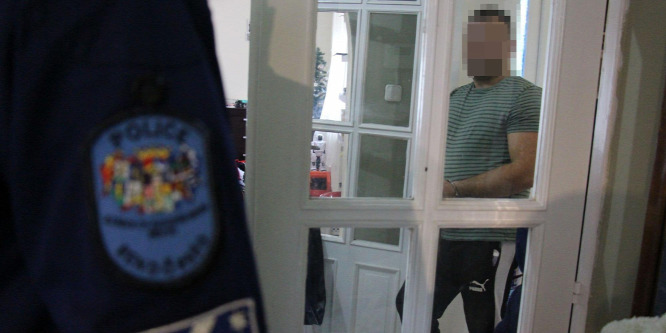 Ököllel, kalapáccsal ütötte, majd késsel megszúrkálta feleségét egy nyíregyházi férfi