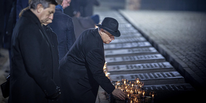 Orbán Viktor gyertyát helyezett el a holokauszt áldozatainak oswiecimi emlékművénél