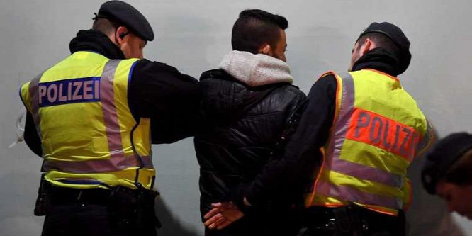 Négy hónap alatt 30 bűncselekményt követett el egy migráns Nyugat-Európában