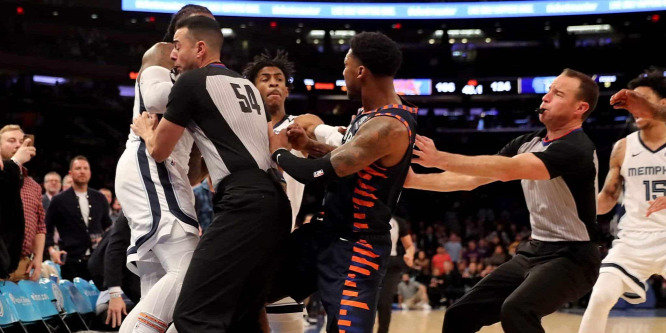 Tömegverekedés tört ki az NBA-meccs utolsó percében - videó