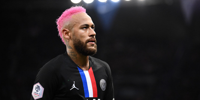 Engedély nélkül modellkedett a sérült Neymar, büntetésre számíthat