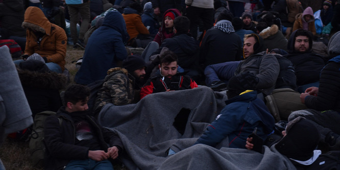 Hatalmas migránshullám érheti el a déli határt