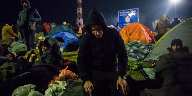 A balkáni félszigeten 100 ezernél több migráns van, még többen jöhetnek a magyar határhoz