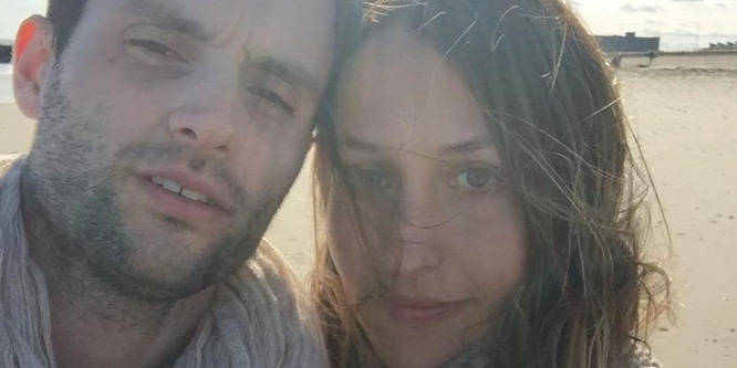 Apa lett a Gossip Girl és a You sorozat sármos színésze, Penn Badgley - Fotó