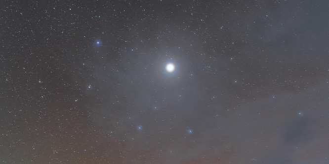 Káprázatos kép a Jupiter koronájáról
