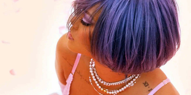 Rihanna átlátszó, csipkés melltartóban mutogatja formás kebleit - Fotó (18+)