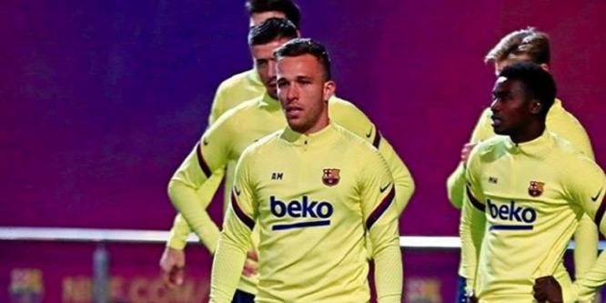 Saját játékosa csinált bolondot a Barcelona edzőjéből - videó